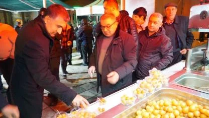 Şuhut’ta Miraç Kandili’nde İkramlar Gönülleri Isıttı