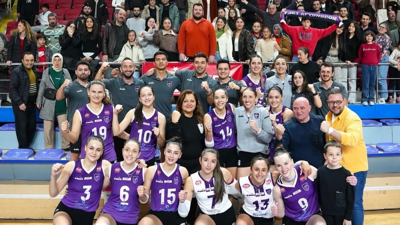 Sultanlar Yarın Evinde Merinos Voleybol'u Konuk Edecek