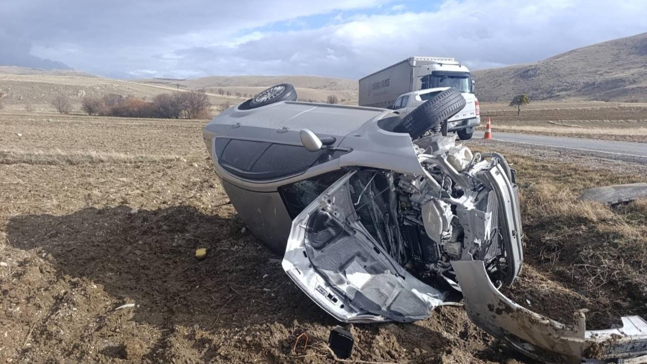 Tırla Çarpışan Otomobil Hurdaya Döndü: 5 Kişi Yaralandı