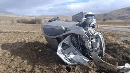 Tırla Çarpışan Otomobil Hurdaya Döndü: 5 Kişi Yaralandı