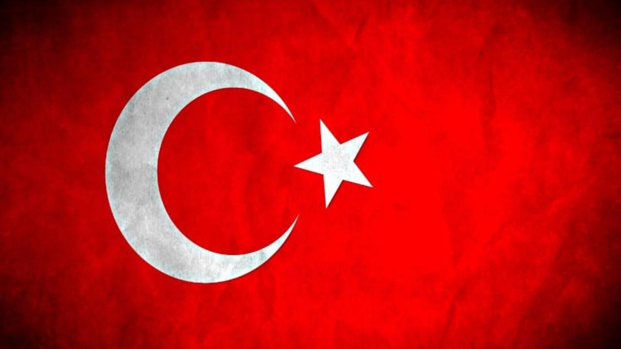 Türkiye Ayakta: "Bayrağa Uzanan Eller Bedelini Ödeyecek"