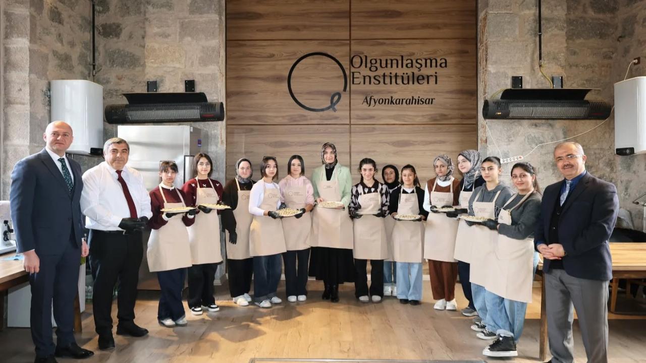 Vali Yiğitbaşı, Çocuk Evlerindeki Gençlerle Geleneksel Mutfakta Buluştu