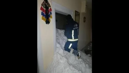 Van’da Çığ Altında Kalan Kadın Sağ Çıktı Sağ Kurtarıldı, 20 Ev Boşaltıldı