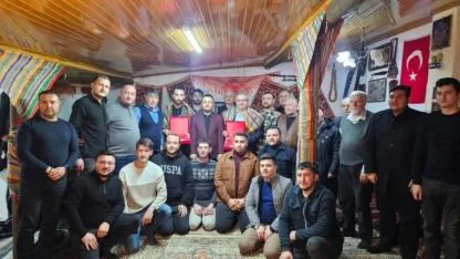 Yörükler önce "Arabaşı" İkramı sonra da bayrak ve keyfiye hediye etti