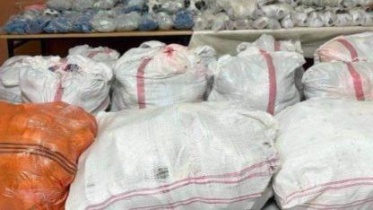 3 Milyonluk Kaçak Ürün Araçtan Fışkırdı!