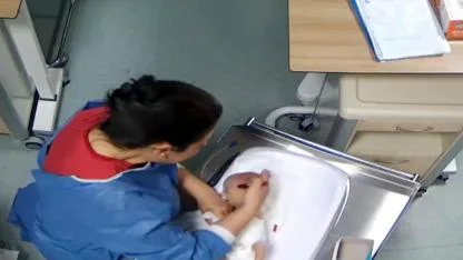 5 Günlük Bebeği Engelli Bırakan Hemşire, Başka Bir Bebeği Daha Darbetmiş