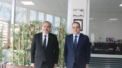 AFSÜ Rektörü Aslan’dan Artuk’a Ziyaret: “Hedefimiz Afyon’u İlaç Araştırmalarında Merkez Yapmak”