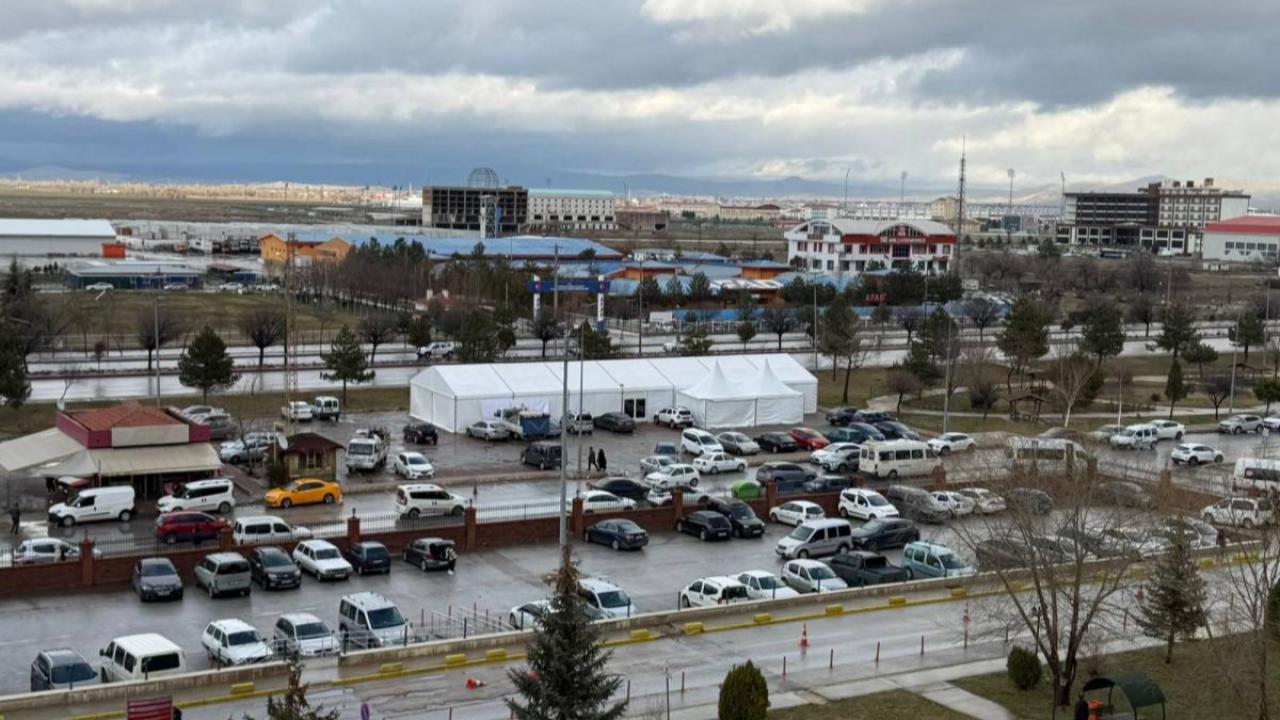 AFSÜ’de Gönül Köprüleri Kuruluyor: Vakıflar Genel Müdürlüğü’nden Dev İftar Çadırı