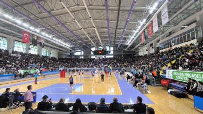 Afyon Belediye Yüntaş – Sakarya Voleybol S.K Maçında Kıyasıya Rekabet