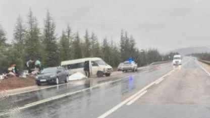 Afyon-Eskişehir Yolunda Minibüs Şarampole Savruldu!