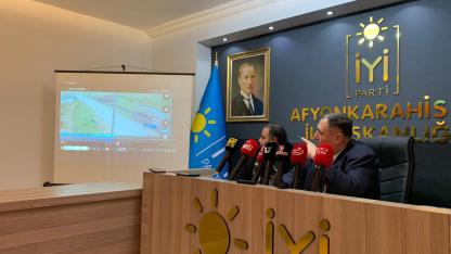 “Afyon İl Özel İdaresi Köylünün 20 Çuval Yemini Kepçeyle Çöpe Attı!”