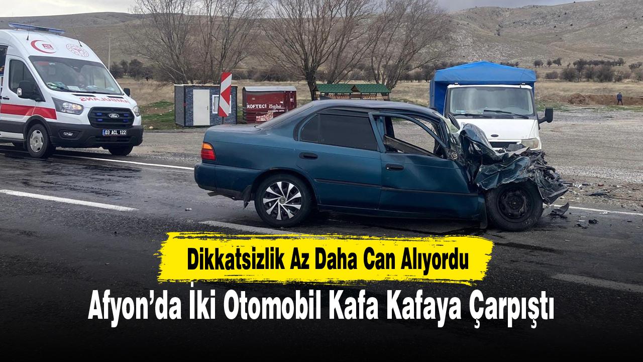 Afyon’da İki Otomobil Kafa Kafaya Çarpıştı