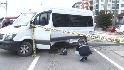 Afyon’da Okul Servisiyle Çarpışan Genç Hayatını Kaybetti! Kaza Anı Saniye Saniye Kaydedildi