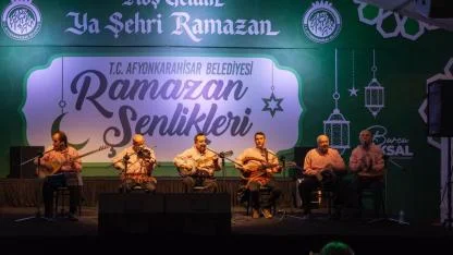 Afyon’da Ramazan Bereketi Zafer Meydanı’nda Paylaşılıyor