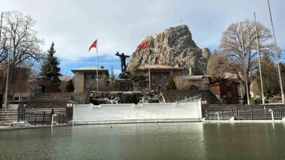 Afyonkarahisar Valiliği’nden Uyarı  Dikkat! Perşembe ve Cuma Fırtına - Yağmur