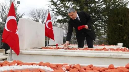 Afyonkarahisar Valisi Aktaş’tan Hava Şehitliği Ziyareti