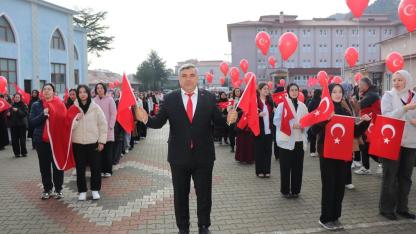 Afyonkarahisar’da “İstiklal Bayrakla, İstikbal Maarifle” Etkinlikleri Coşkuyla Gerçekleştirildi