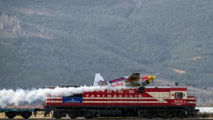 Afyonkarahisar’da Tarihi Uçuş: Dario Costa’dan Hareket Halindeki Trene İniş