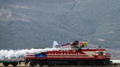 Afyonkarahisar’da Tarihi Uçuş: Dario Costa’dan Hareket Halindeki Trene İniş