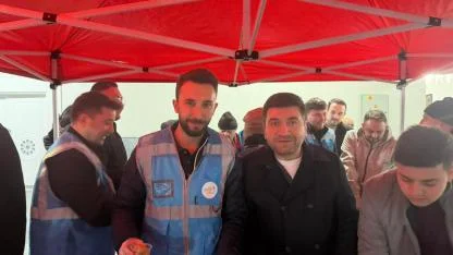 AK Gençlerden Berat Kandili’nde Lokma İkramı