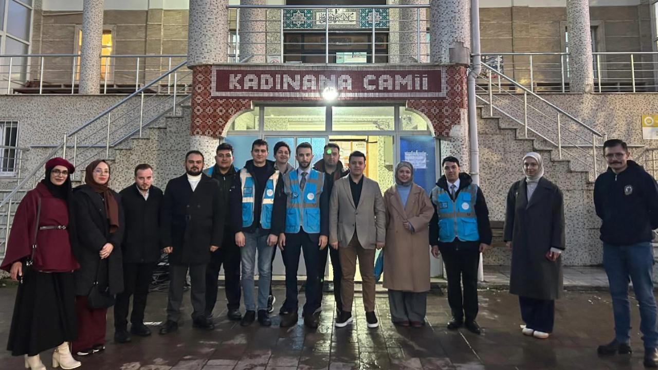 AK Gençlerden Ramazan Öncesi Camii Temizliği