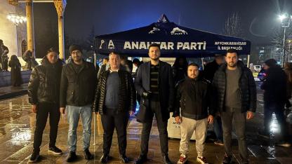 Anahtar Parti Gençlik Kolları’ndan Berat Kandili’nde ikram programı