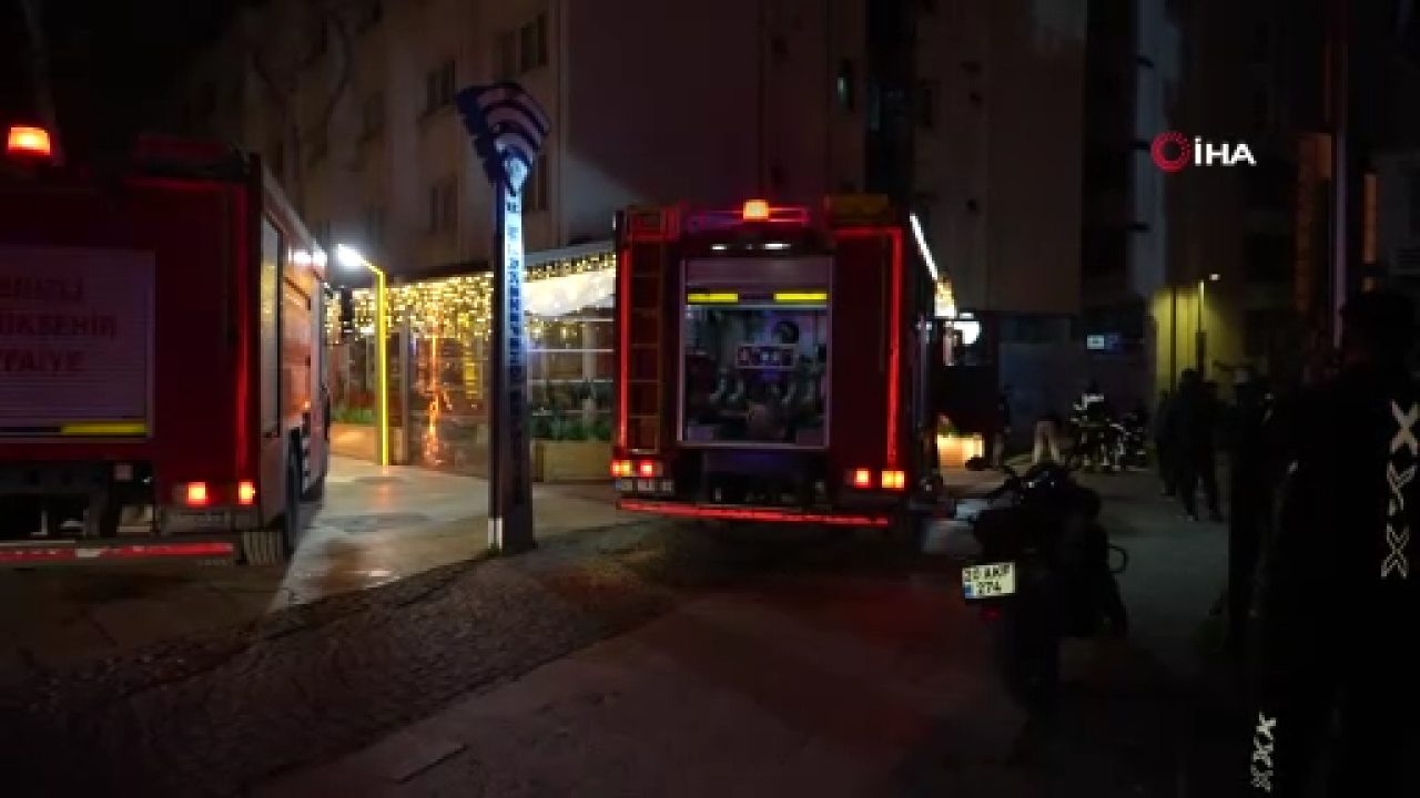 Aniden Hareket Eden Otomobil Yaya Ve Araçların Arasına Daldı