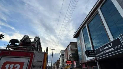 Avukatla Tartıştı, Çatıya Çıktı