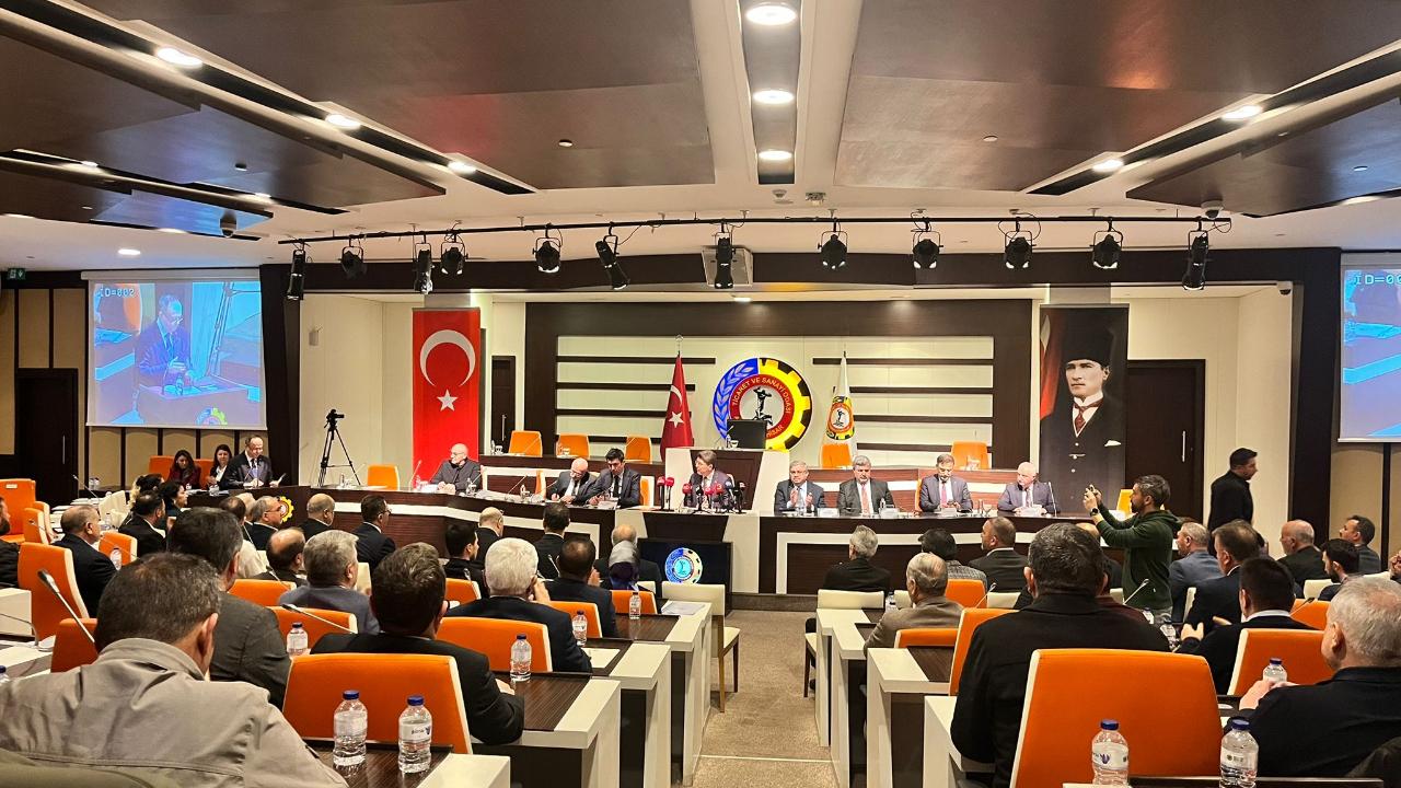 BAKAN TUNÇ, AFYONKARAHİSAR’DA İŞ İNSANLARIYLA ATSO’DA BULUŞTU