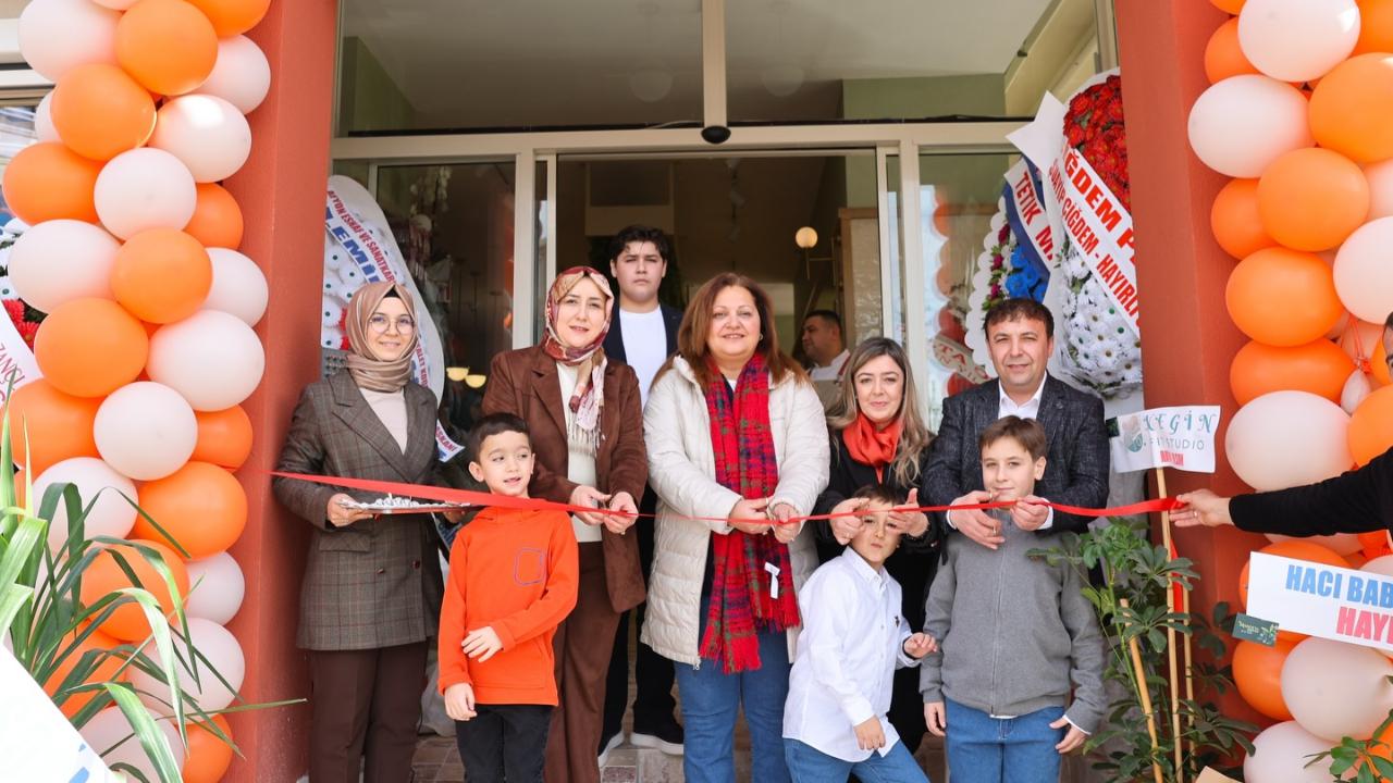 Başkan Köksal Pastane Açılışına Katıldı