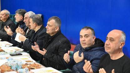 Başkan Koyuncu, Emirdağ’da Kızılay’ın iftar sofrasında gençlerle buluştu