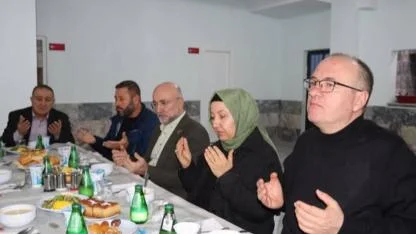 Başkan Şahin Hafız Adaylarının Sofrasına Konuk Oldu