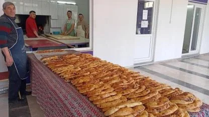 Bozhüyük Köyü Muhtarlığı Ramazan Ayında Ücretsiz Pide Dağıtıyor