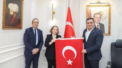 Çobanlar’da El Emeği Göz Nuruna Anlamlı Teslimat: "Hilal ve Yıldız İlmek İlmek İşlendi"