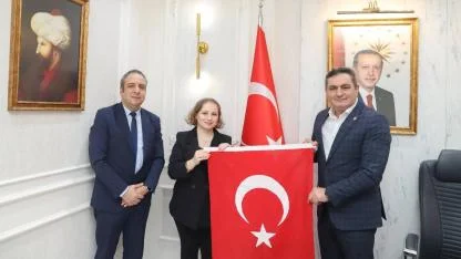 Çobanlar’da El Emeği Göz Nuruna Anlamlı Teslimat: "Hilal ve Yıldız İlmek İlmek İşlendi"