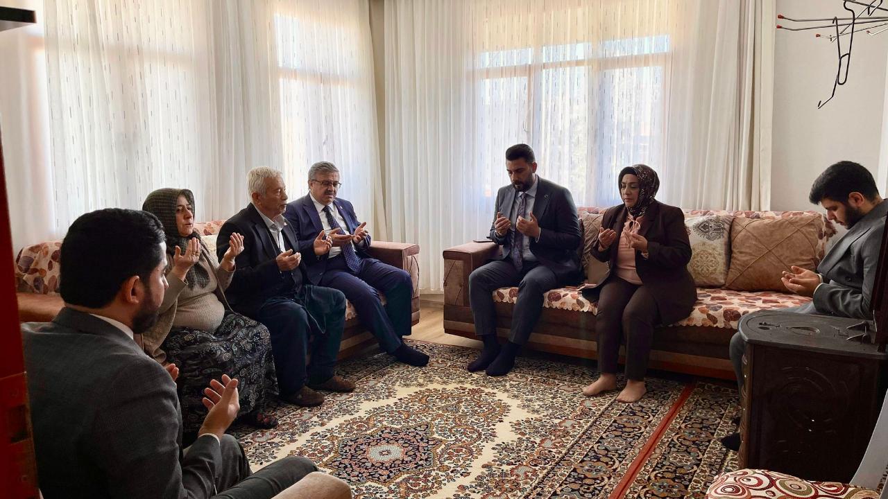 Deprem Konutlarında İlk İftar: Milletvekili Yurdunuseven Vatandaşın Sofrasına Konuk Oldu