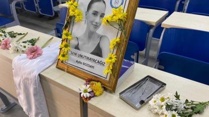 Doktor Önlüğünü Giyemeden Vefat Eden Tıp Öğrencisi Okulunda Yad Edildi