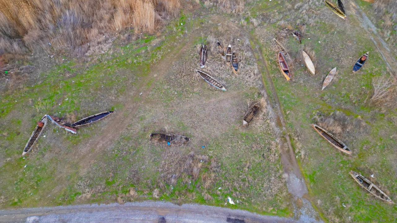 Eber Gölü Alarm Veriyor! Sular Çekildi, Kayıklar Karaya Oturdu