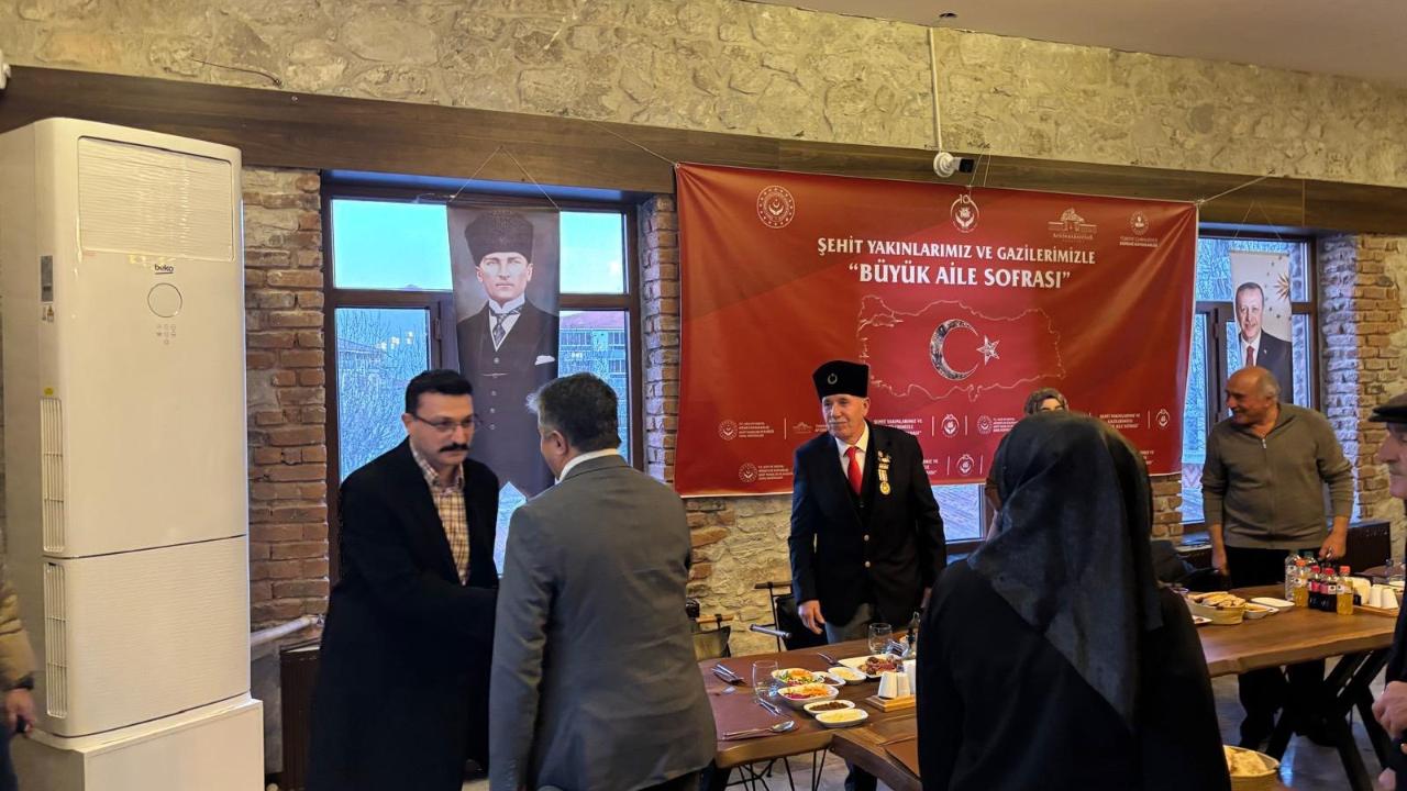 Emirdağ'da Şehit Yakınları ve Gaziler 'Büyük Aile Sofrasında’ Buluştu