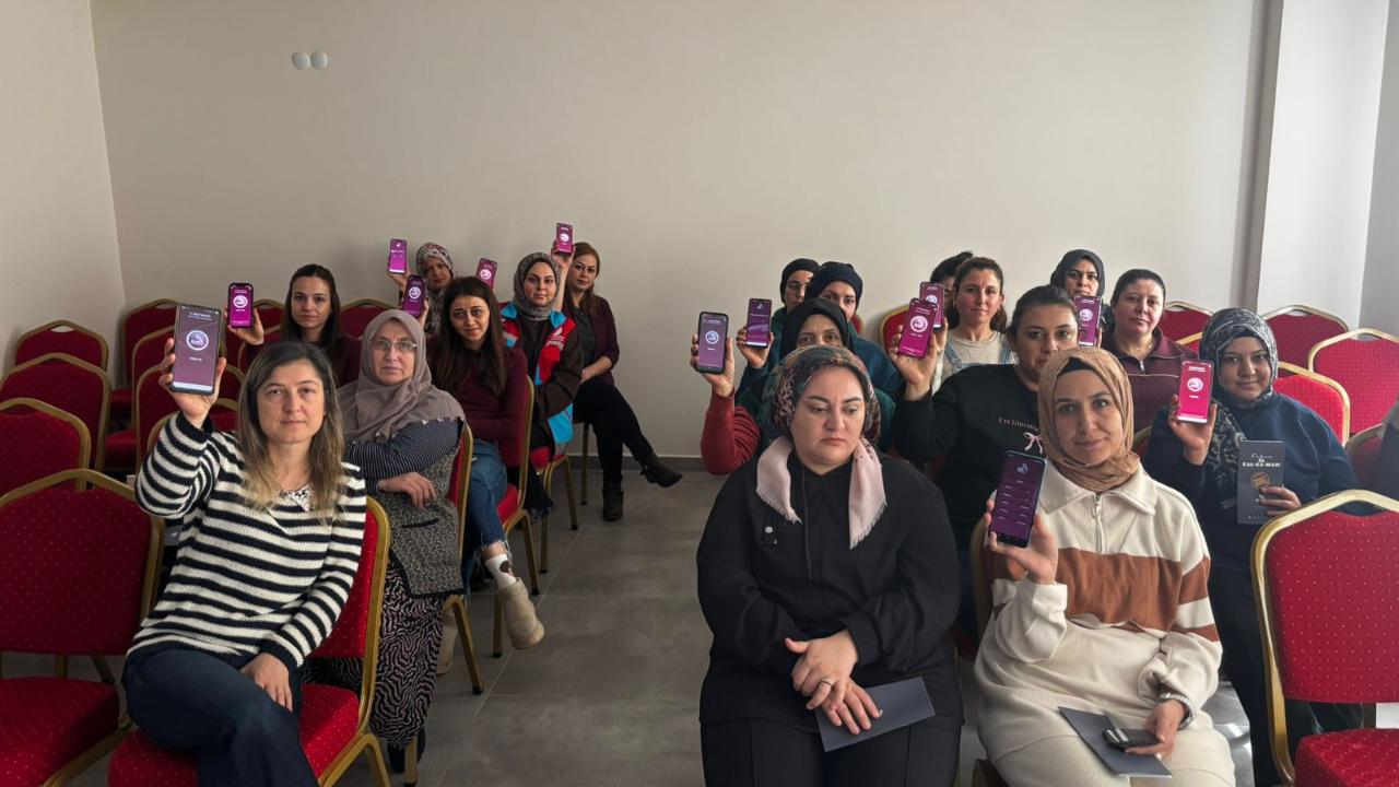 Emniyet’ten ADEM Kursiyerlerine Tam Destek: KADES ve UYUMA Anlatıldı