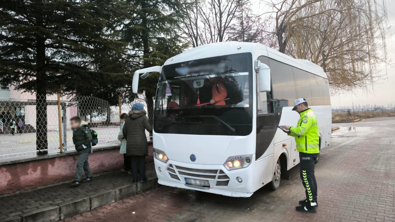 Emniyetten Okul Servislerine Sıkı Denetim: 118 Araç Kontrol Edildi