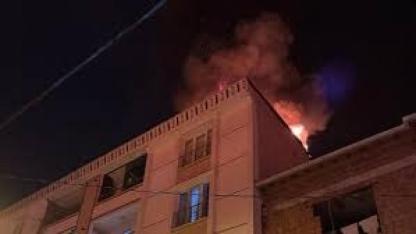 Esenyurt’ta 5 Katlı Binanın Çatısı Alevlere Teslim Oldu!