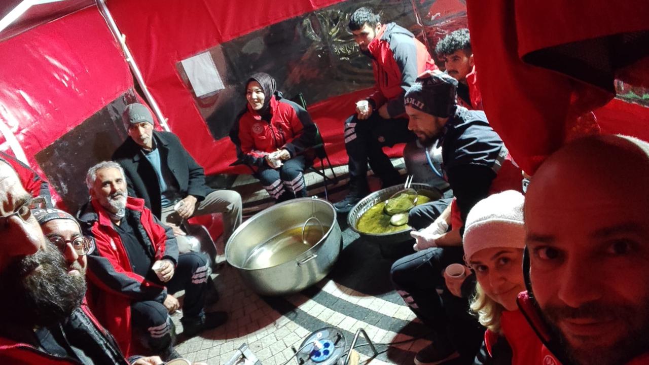 İLKAD Derneğinden Paşa Camii’nde Lokma İkramı