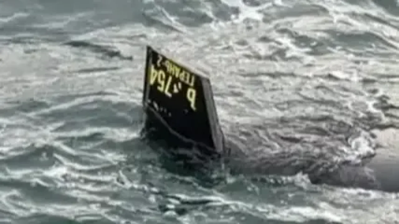 İstanbul'da denizde bir cisim bulundu