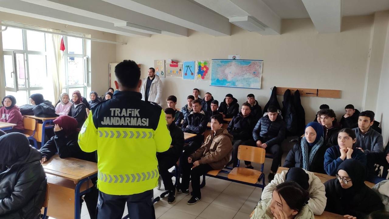 Jandarmadan 800 Öğrenciye Trafik Eğitimi