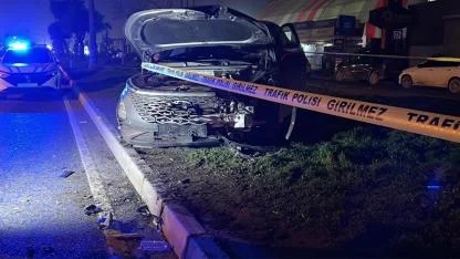 Katliam Gibi Kaza! Araç Yaya Geçidinden Geçenlere Çarptı: 3 Ölü, 3 Yaralı