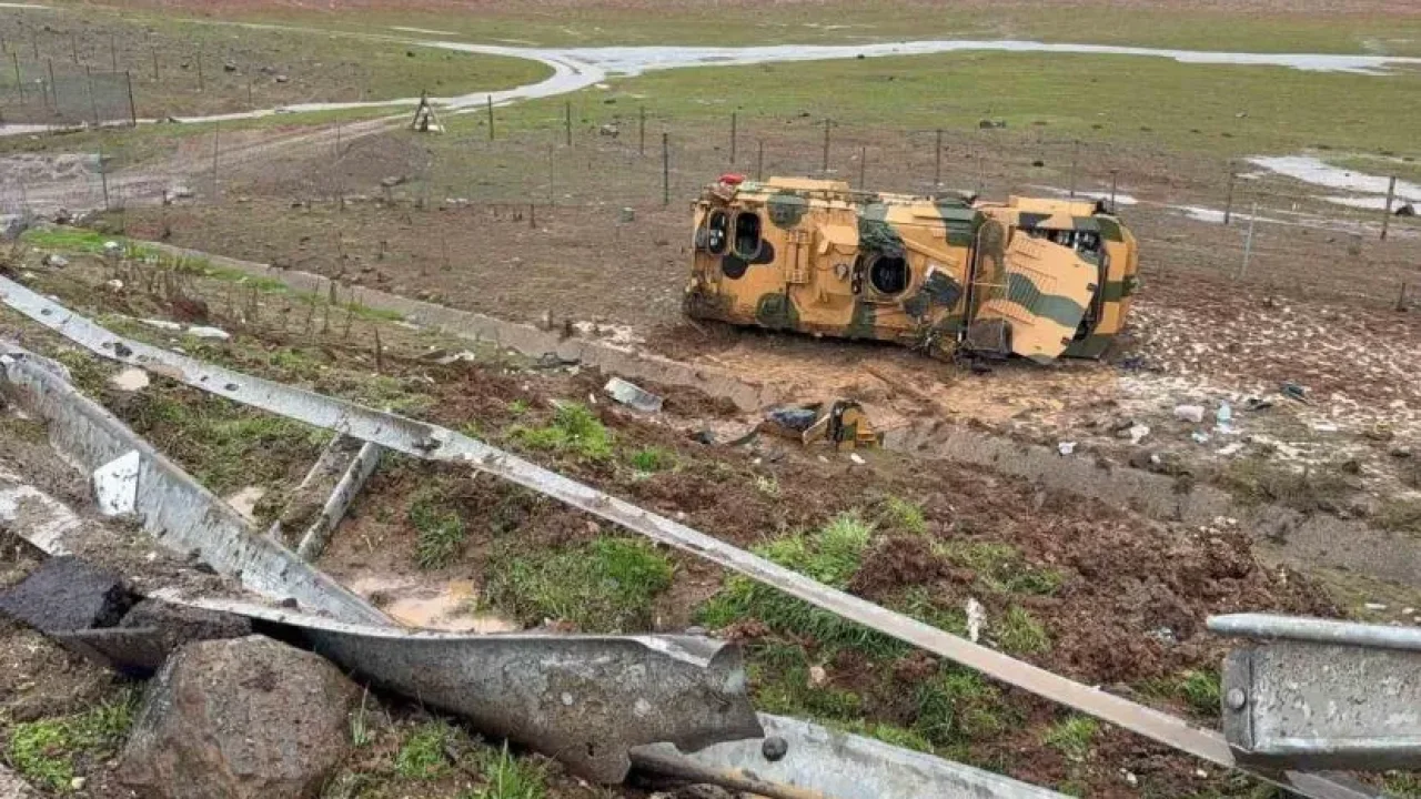 Kontrolden Çıkan Askeri Araç Devrildi: Çok Sayıda Asker Yaralandı