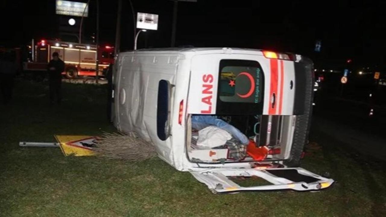 Manisa'da ambulans ile otomobil çarpıştı! Beş yaralı