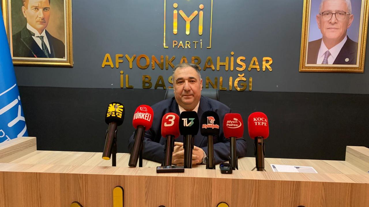 Mısırlıoğlu'ndan 'Koli' Tepkisi: "AK Parti Devletin Yardımıyla Siyasi Şov Yapıyor"