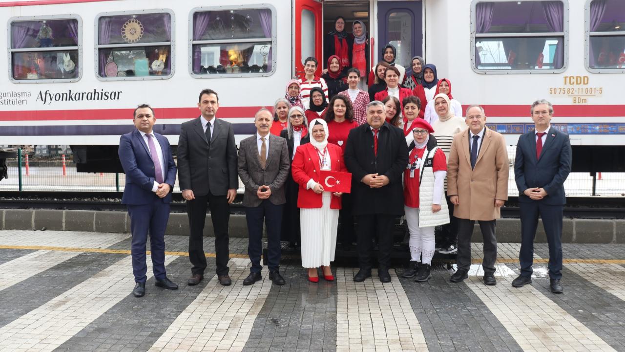 Müdür Sünnetci Keçeden Türk Bayrağı Yapım Etkinliğine Katıldı